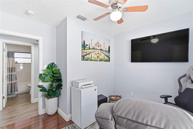 8907 N TAMPA STREET, Tampa, FL 33604