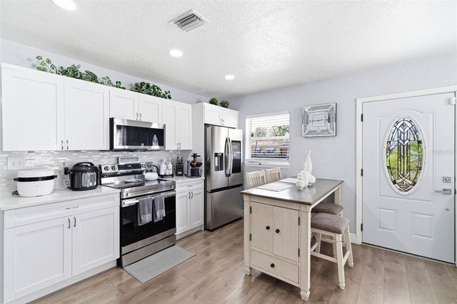 8907 N TAMPA STREET, Tampa, FL 33604