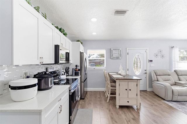 8907 N TAMPA STREET, Tampa, FL 33604