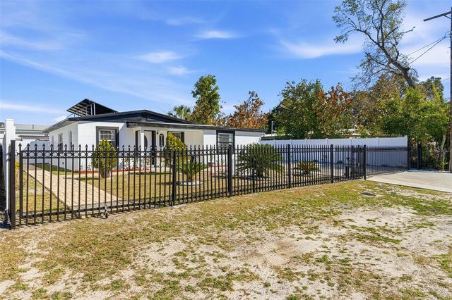 8907 N TAMPA STREET, Tampa, FL 33604