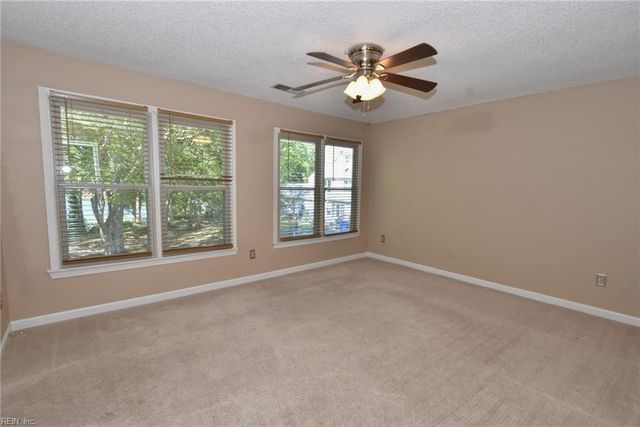 102 River Point DR, Suffolk, VA 23434