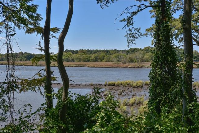 102 River Point DR, Suffolk, VA 23434
