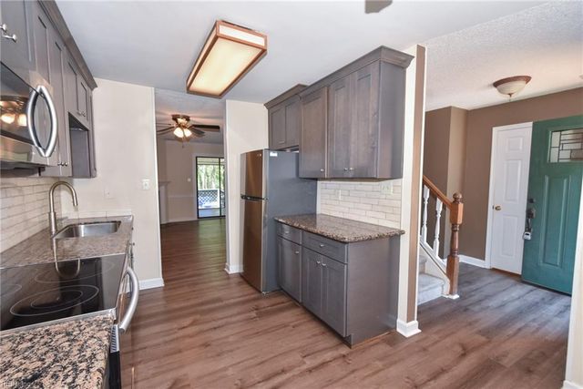 102 River Point DR, Suffolk, VA 23434