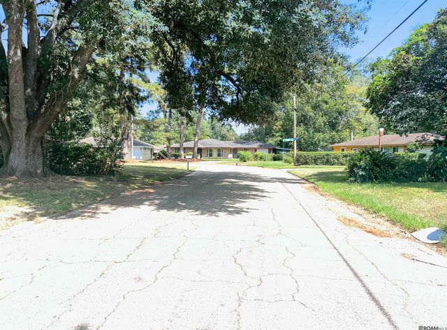 6122 S Howell Dr, Baton Rouge, LA 70805