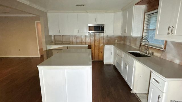 6122 S Howell Dr, Baton Rouge, LA 70805