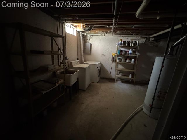 22411 Springbrook Avenue, Farmington Hills, MI 48336