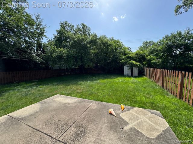 22411 Springbrook Avenue, Farmington Hills, MI 48336