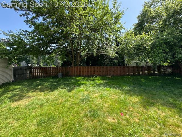22411 Springbrook Avenue, Farmington Hills, MI 48336