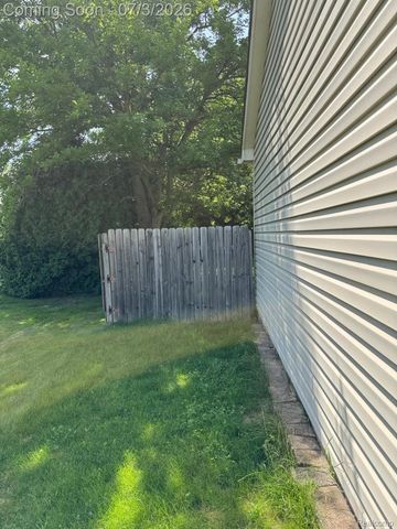 22411 Springbrook Avenue, Farmington Hills, MI 48336