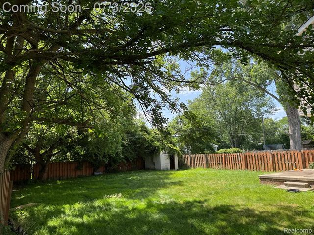 22411 Springbrook Avenue, Farmington Hills, MI 48336