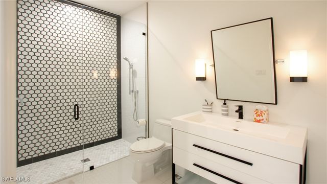 700 Wedge DR, Naples, FL 34103