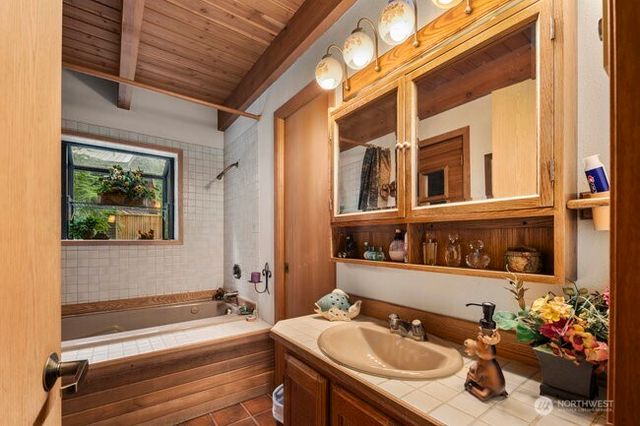 220 Mountain Home Lane, Easton, WA 98925