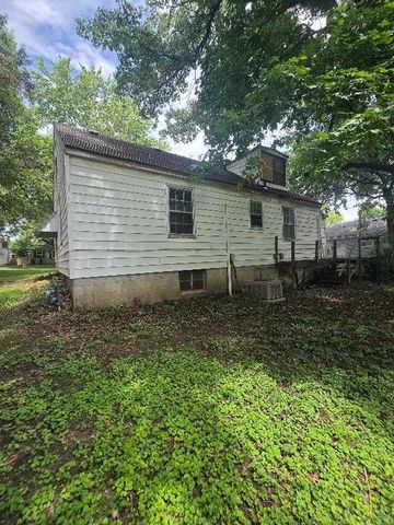 2305 W 73rd Street, Prairie Village, KS 66208