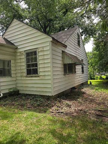2305 W 73rd Street, Prairie Village, KS 66208