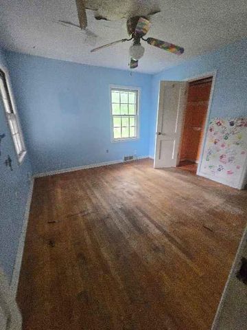 2305 W 73rd Street, Prairie Village, KS 66208