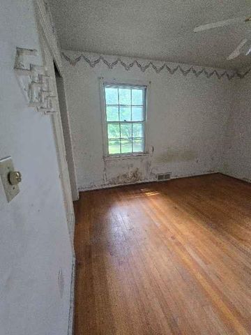 2305 W 73rd Street, Prairie Village, KS 66208