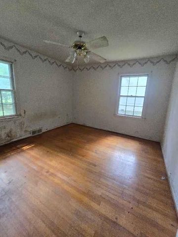2305 W 73rd Street, Prairie Village, KS 66208