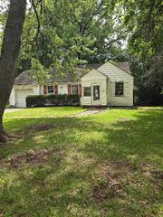 2305 W 73rd Street, Prairie Village, KS 66208