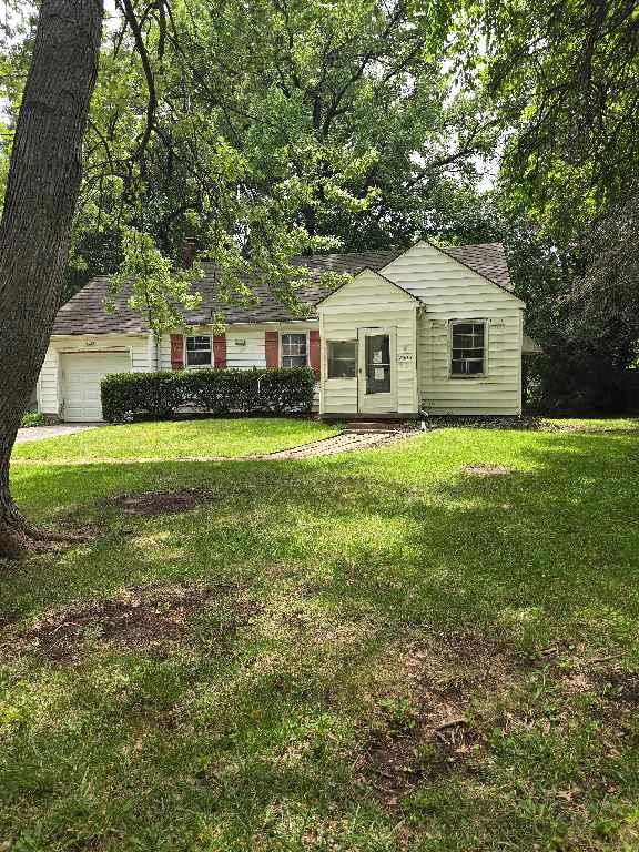 2305 W 73rd Street, Prairie Village, KS 66208