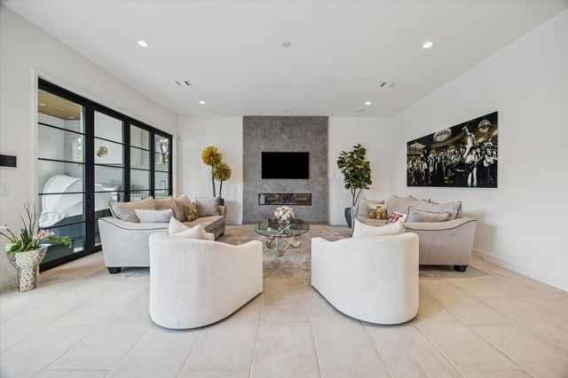 212 E Cowan Drive, Houston, TX 77007