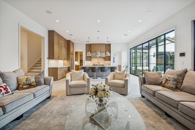 212 E Cowan Drive, Houston, TX 77007