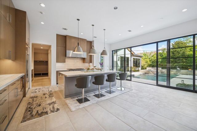 212 E Cowan Drive, Houston, TX 77007