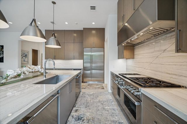 212 E Cowan Drive, Houston, TX 77007