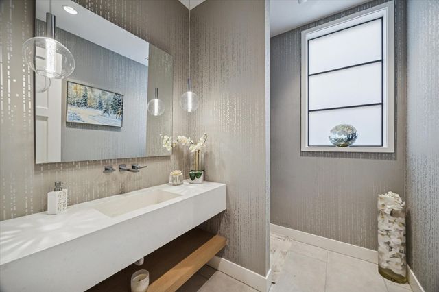 212 E Cowan Drive, Houston, TX 77007