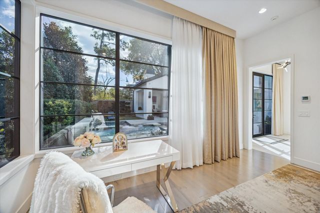 212 E Cowan Drive, Houston, TX 77007