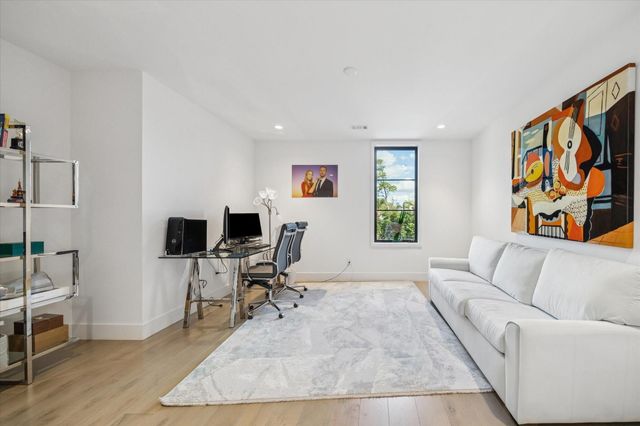 212 E Cowan Drive, Houston, TX 77007