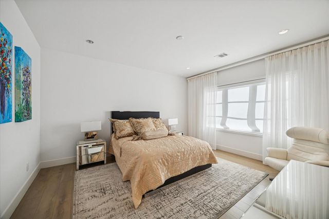 212 E Cowan Drive, Houston, TX 77007