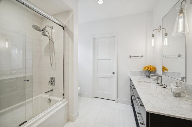 212 E Cowan Drive, Houston, TX 77007