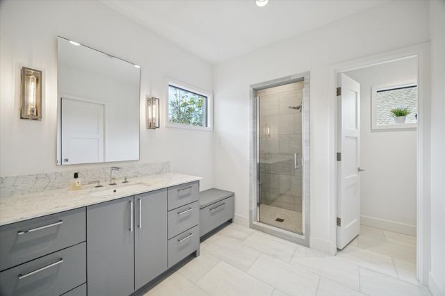 212 E Cowan Drive, Houston, TX 77007