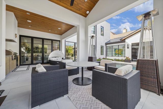 212 E Cowan Drive, Houston, TX 77007