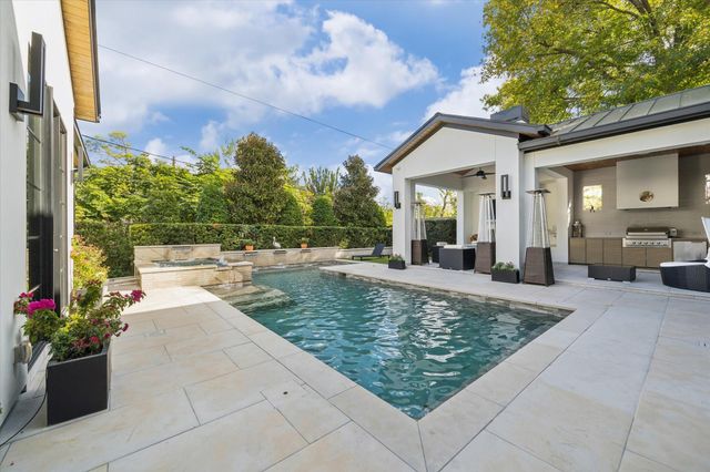 212 E Cowan Drive, Houston, TX 77007