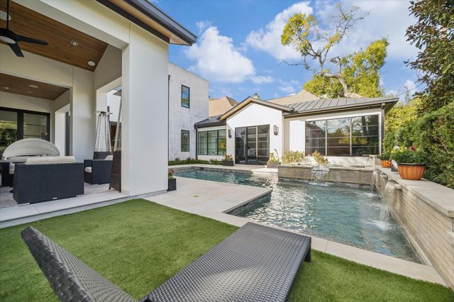 212 E Cowan Drive, Houston, TX 77007