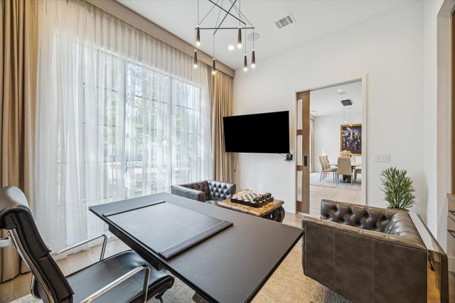 212 E Cowan Drive, Houston, TX 77007