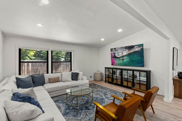 504 S Vandiver, Terrell Hills, TX 78209