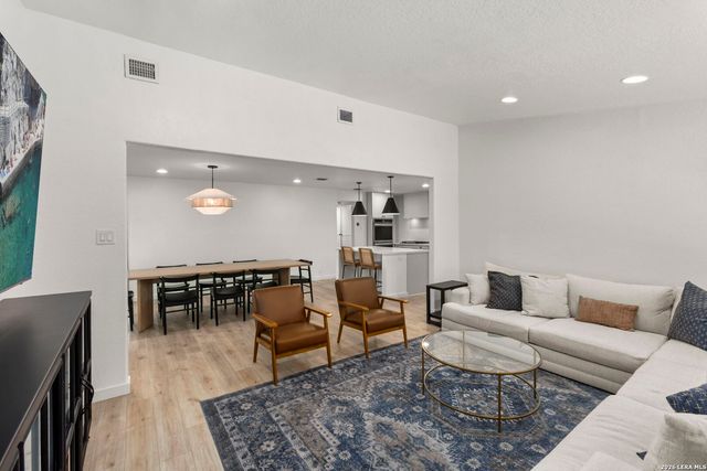 504 S Vandiver, Terrell Hills, TX 78209
