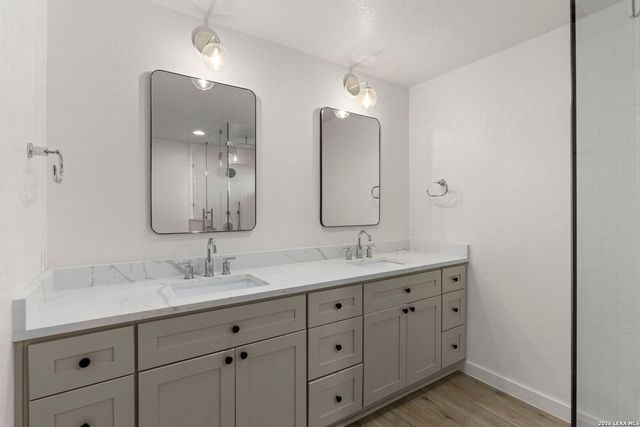 504 S Vandiver, Terrell Hills, TX 78209