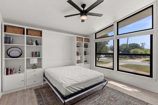 504 S Vandiver, Terrell Hills, TX 78209
