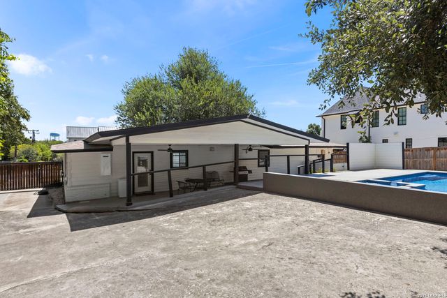 504 S Vandiver, Terrell Hills, TX 78209