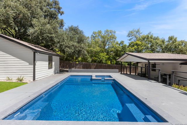 504 S Vandiver, Terrell Hills, TX 78209