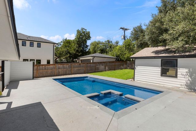 504 S Vandiver, Terrell Hills, TX 78209