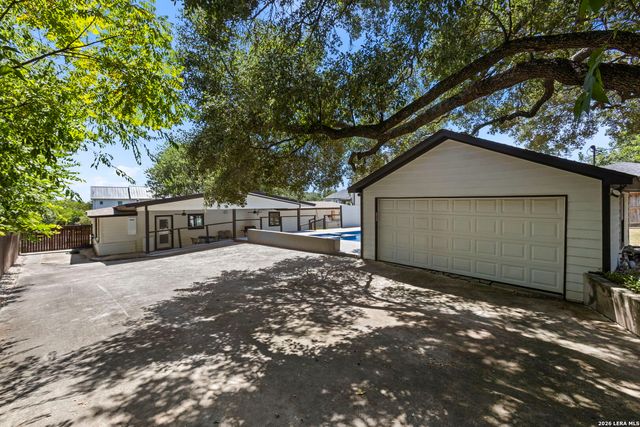 504 S Vandiver, Terrell Hills, TX 78209