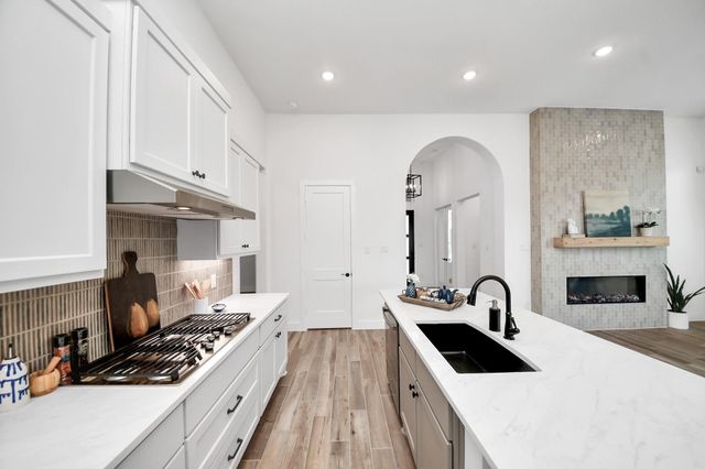 9438 Chateau Hill Drive, Manvel, TX 77578