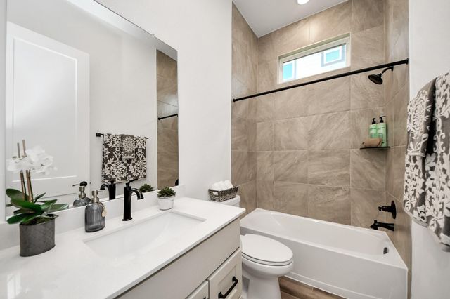 9438 Chateau Hill Drive, Manvel, TX 77578