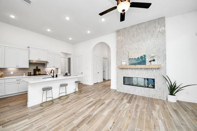 9438 Chateau Hill Drive, Manvel, TX 77578