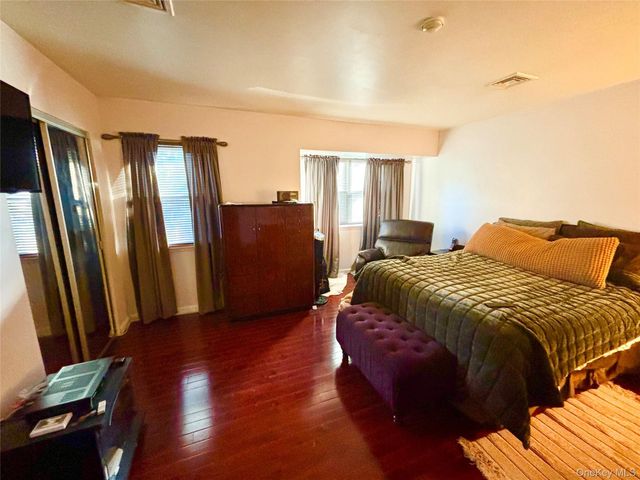 18 Kensington Court, Nanuet, NY 10954