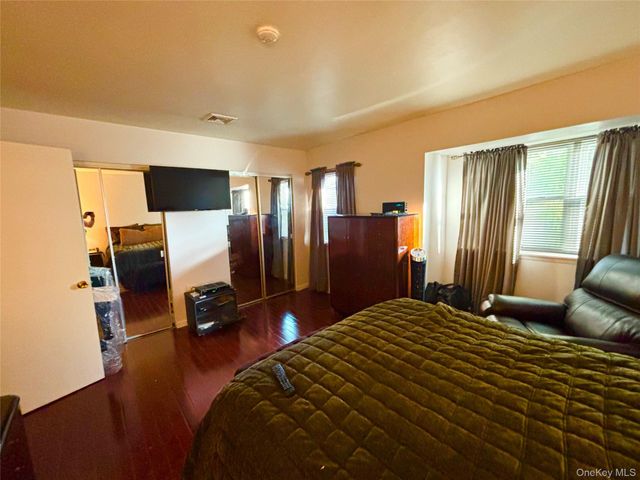 18 Kensington Court, Nanuet, NY 10954